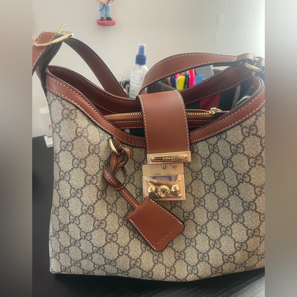 High Quality Padlock Shoulder Bag - Picture 2 of 9
